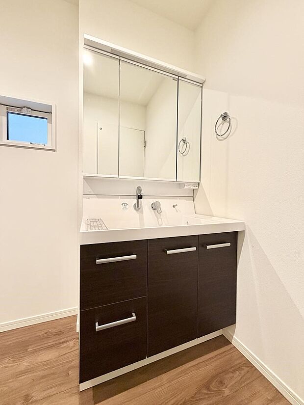 広々とゆとりのある洗面所