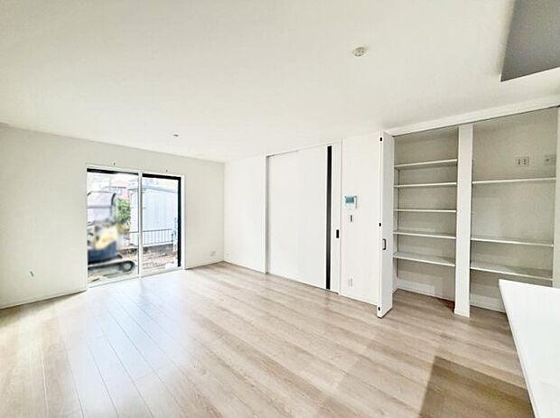 ■陽ざしが射し込む明るいLDKは家族でのんびり寛げます