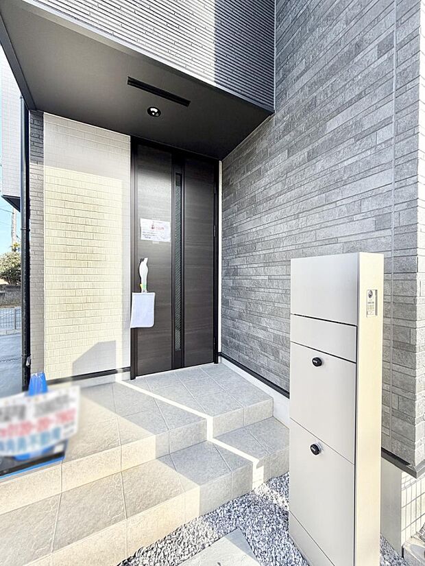 ■ 心地よい暮らしへとつながる、温かい玄関