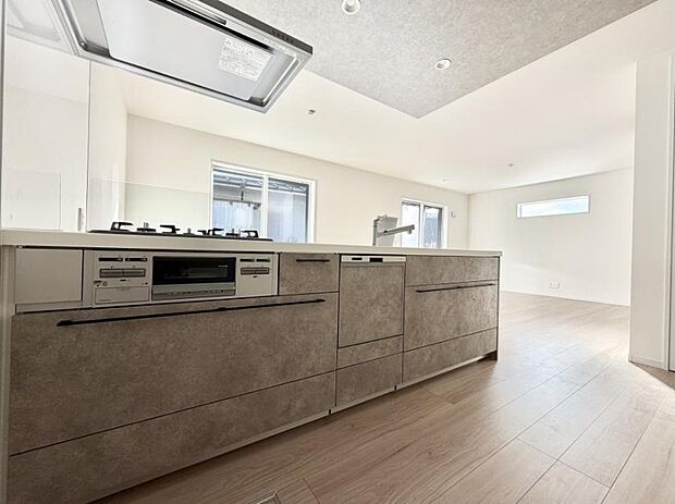 明るさと開放感たっぷりなキッチン!