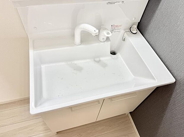 ■手洗いや顔を洗う時も快適に使える便利なシャワー