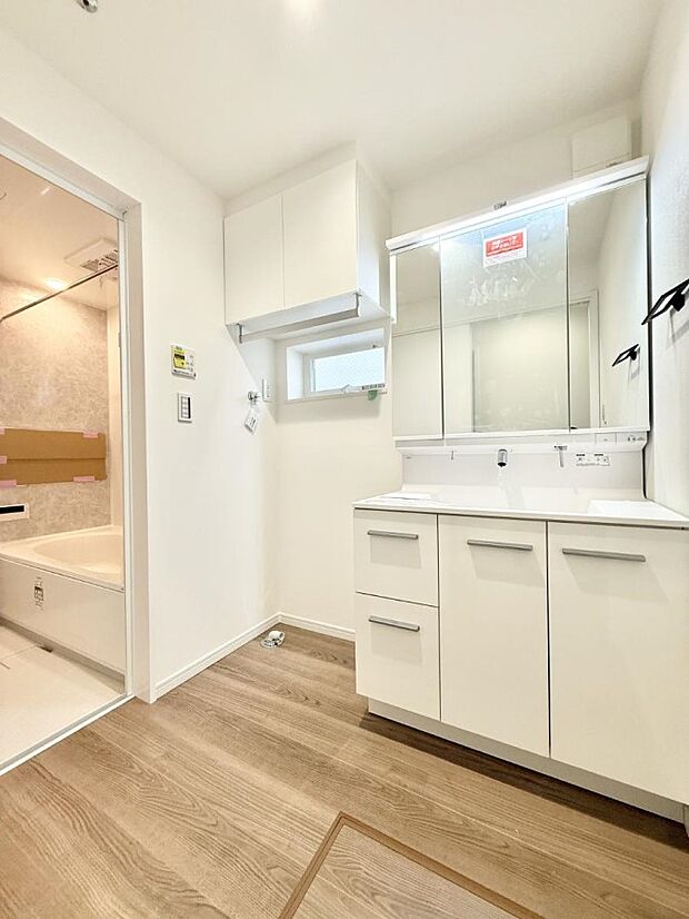 ■明るい洗面所は毎朝の歯磨きも楽しくできちゃいそうです♪