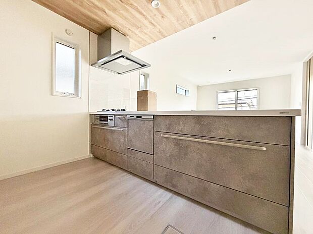 明るさと開放感たっぷりなキッチン!