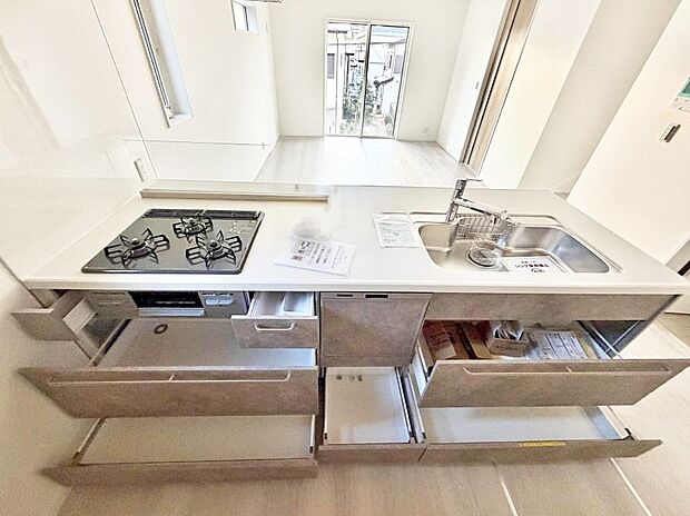 収納力豊富なシステムキッチンです!