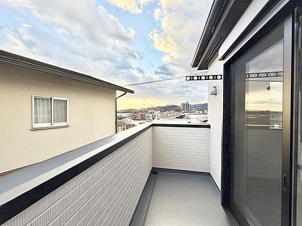 お洗濯物がよく乾く陽当たり良好のバルコニーです!