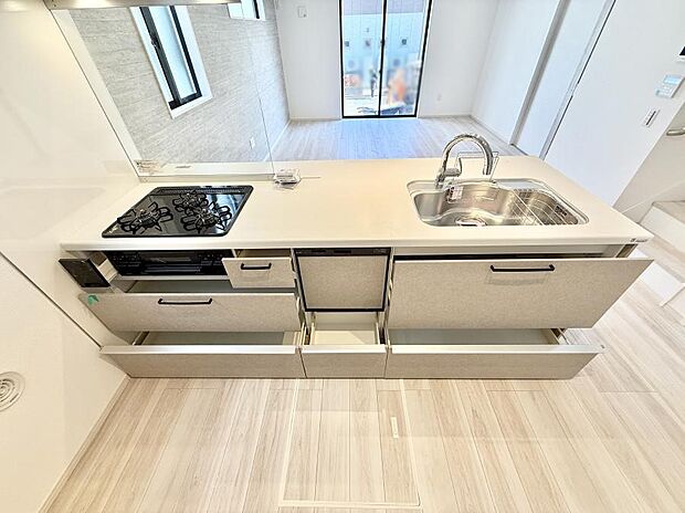 ■シンプルで機能的、毎日使いやすいキッチン