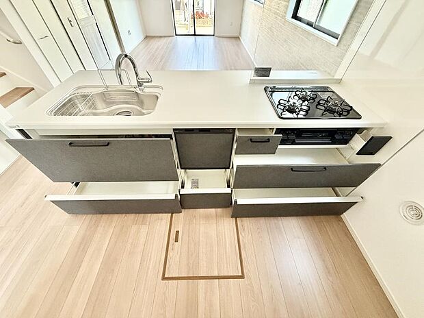 ■シンプルで機能的、毎日使いやすいキッチン