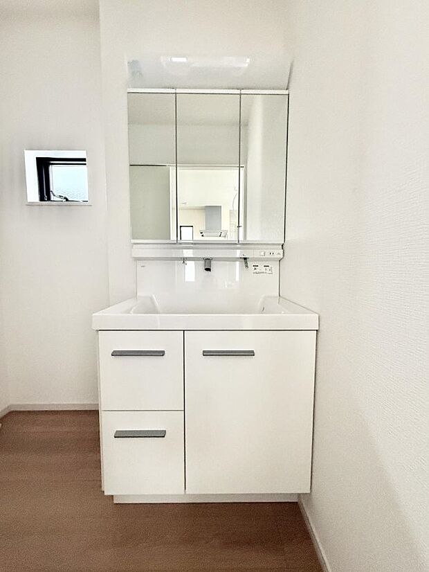 ■明るい洗面所は毎朝の歯磨きも楽しくできちゃいそうです♪