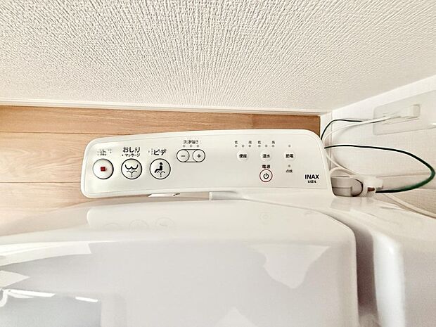 ■温水洗浄で快適、清潔感が保たれるシャワートイレ