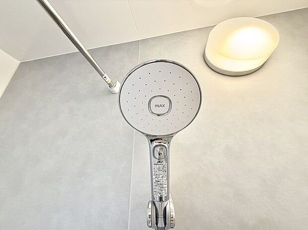 ■手元で簡単に止水できるため、水の無駄遣いを減らすことができます。