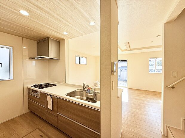 ■小窓があるので、明るさと開放感たっぷりなキッチン!