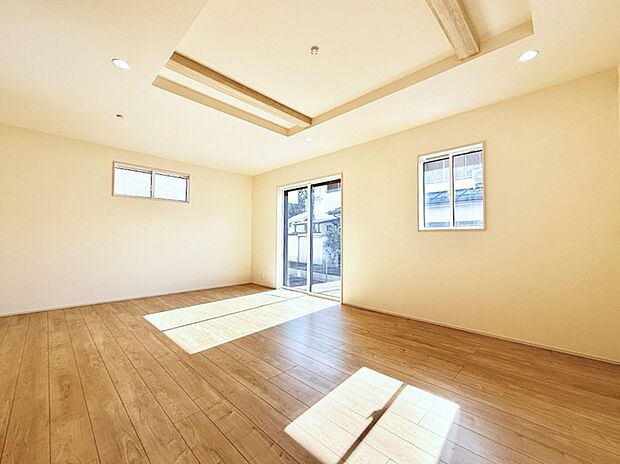 ■直接陽が室内に差し込み大変明るい室内です  
