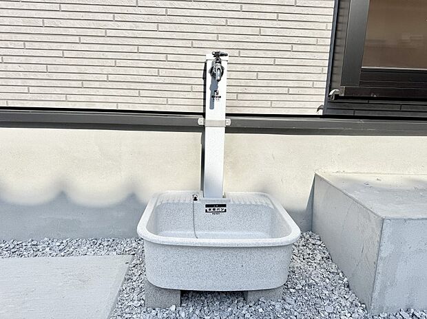 ■ガーデニングや洗車などの際に大活躍な屋外立水栓  