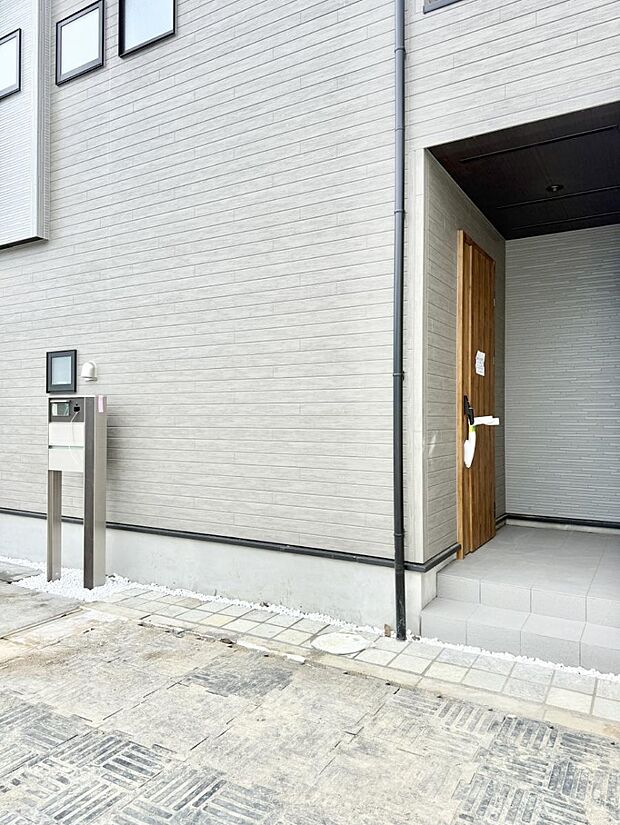 ■ 心地よい暮らしへとつながる、温かい玄関