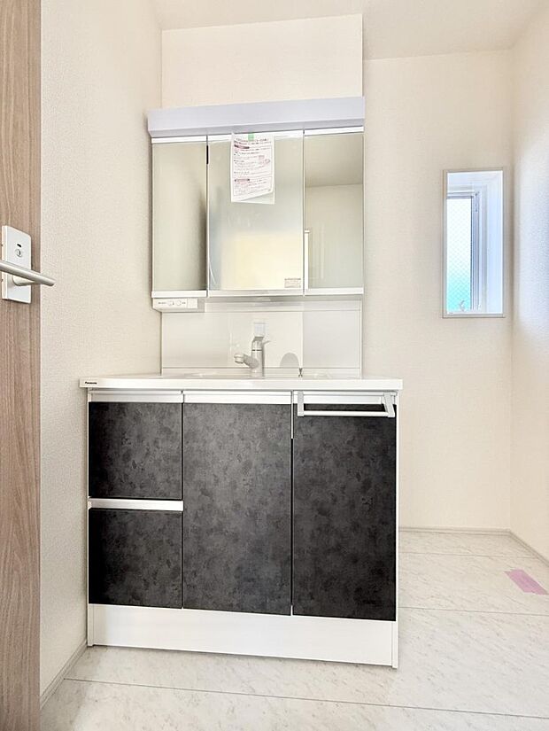 ■明るい洗面所は毎朝の歯磨きも楽しくできちゃいそうです♪