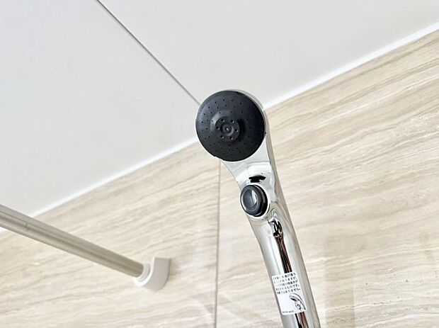 ■わざわざシャワー水栓のレバーまで手を伸ばす必要がなく、簡単に止水できる