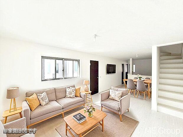 ■陽ざしが射し込む明るいLDKは家族でのんびり寛げます  