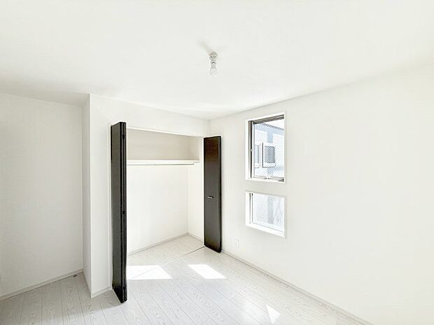 ■広いクローゼット、収納は多い方が嬉しいですね！  