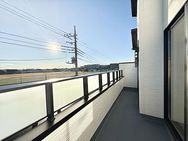 ■ 自然を身近に感じる、開放的なバルコニー