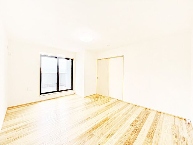 ■シンプルな空間で、収納付きベッドやデスクなど、多機能な家具を活用しやすいです