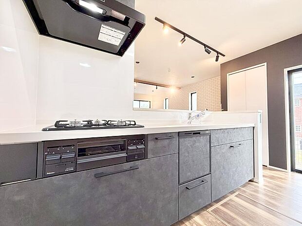 ■シンプルで機能的、毎日使いやすいキッチン