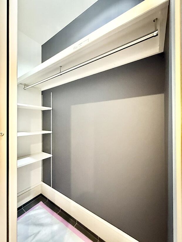 ■シューズインクローゼット付なので、外で使う物をまとめて収納、すっきり玄関に  