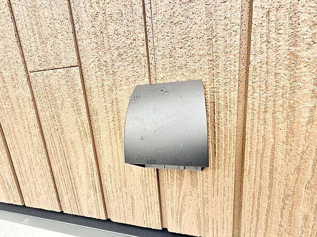 ■屋外に電源コンセントがあれば、高圧洗浄機で窓や外壁を掃除するなど便利です。