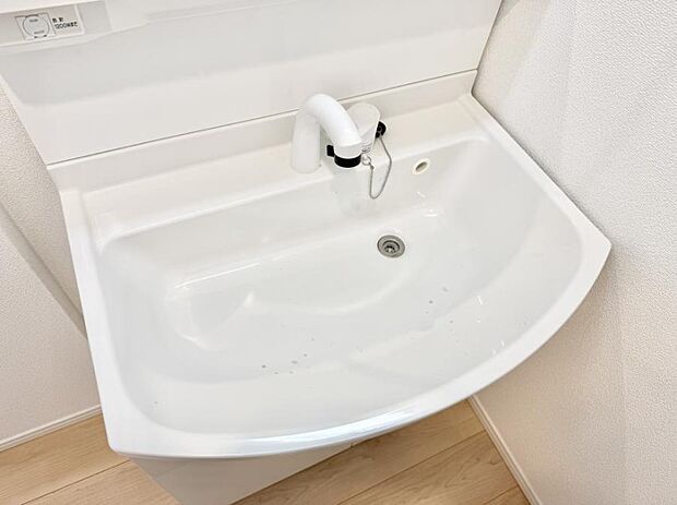 ■手洗いや顔を洗う時も快適に使える便利なシャワー