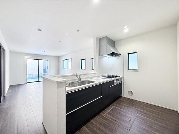 ■シンプルで機能的、毎日使いやすいキッチン