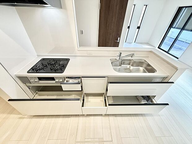 ■家族の絆を深める、温もりのあるキッチン