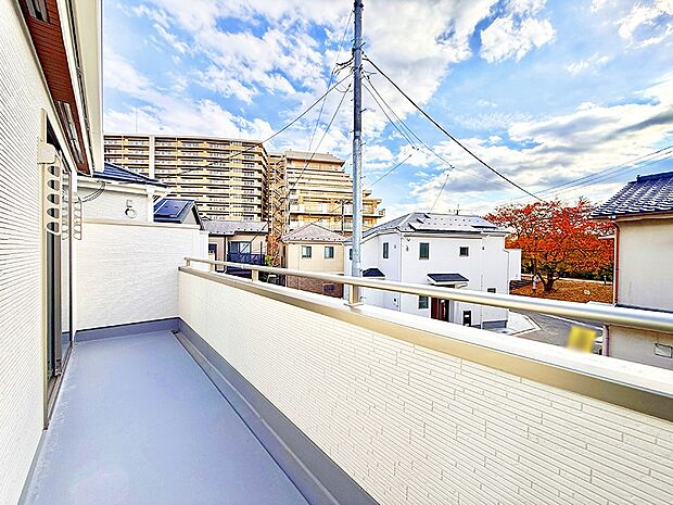 ■ 自然を身近に感じる、開放的なバルコニー