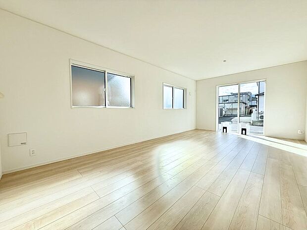 ■陽ざしが射し込む明るいLDKは家族でのんびり寛げます  