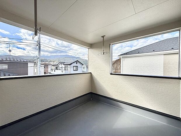 ■天候を気にせず洗濯物を干せるインナーバルコニー!