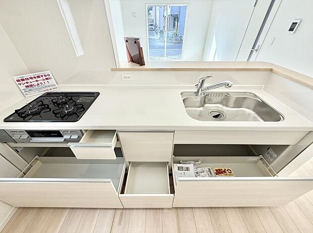 ■収納力豊富なシステムキッチンです！  