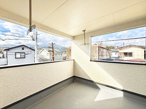 ■天候を気にせず洗濯物を干せるインナーバルコニー！  