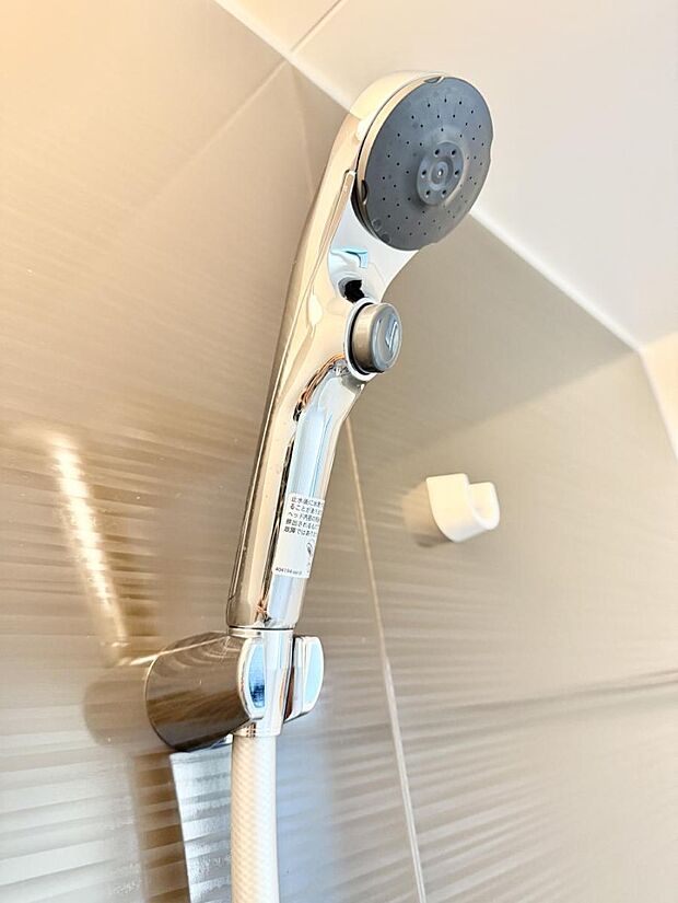 ■手元で簡単に止水できるため、水の無駄遣いを減らすことができます。