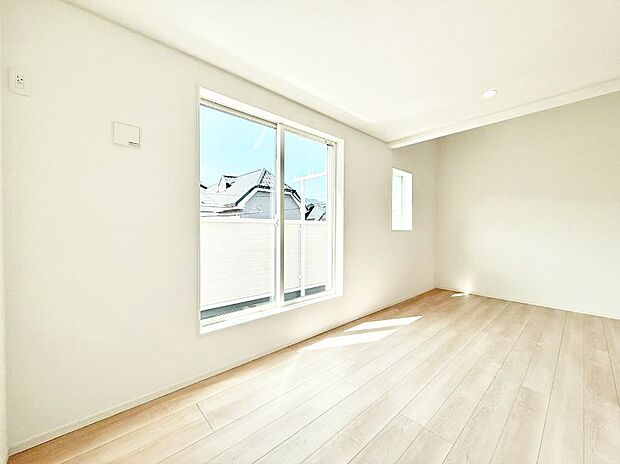 ■2階リビングは陽当たり良好!家族のプライベートが守られる空間です (2号棟)