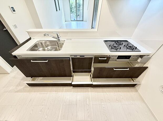 ■収納力豊富なシステムキッチンです！  