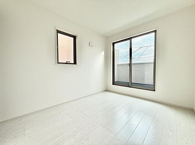 ■2面採光で明るい居室!