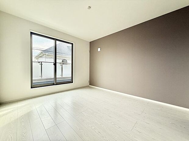 大きな窓は開放感があり、明るさ通風バッチリです  