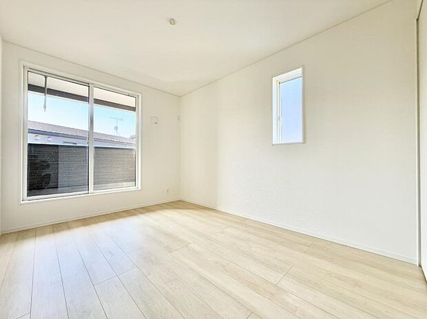 ■大きな窓は開放感があり、明るさ通風バッチリです