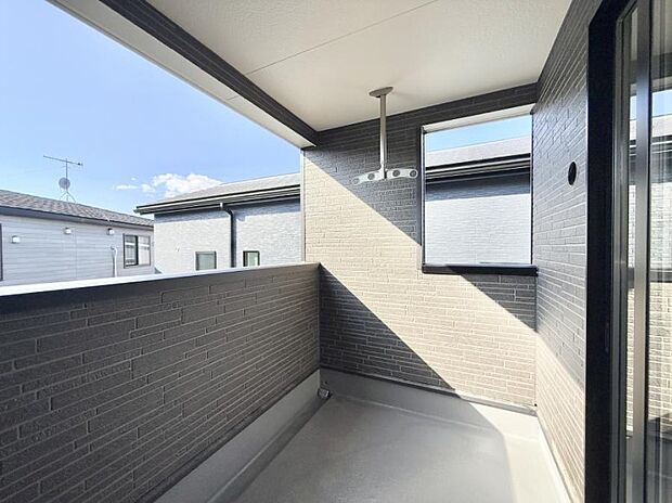 ■天候を気にせず洗濯物を干せるインナーバルコニー！  