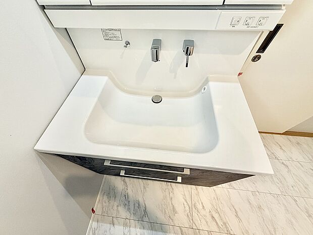 ■手洗いや顔を洗う時も快適に使える便利なシャワー