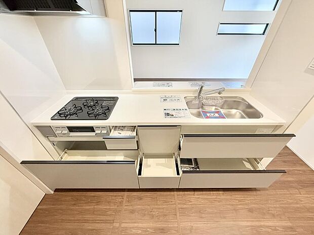 ■シンプルで機能的、毎日使いやすいキッチン