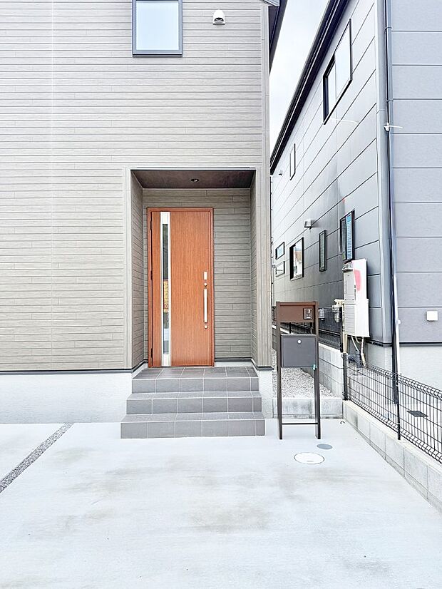 ■玄関はお家の顔！おしゃれな玄関アプローチでお客様をお迎え！  