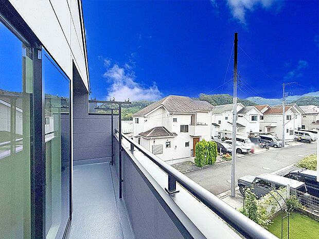 ■ 季節の移ろいを感じられる開放的な空間です