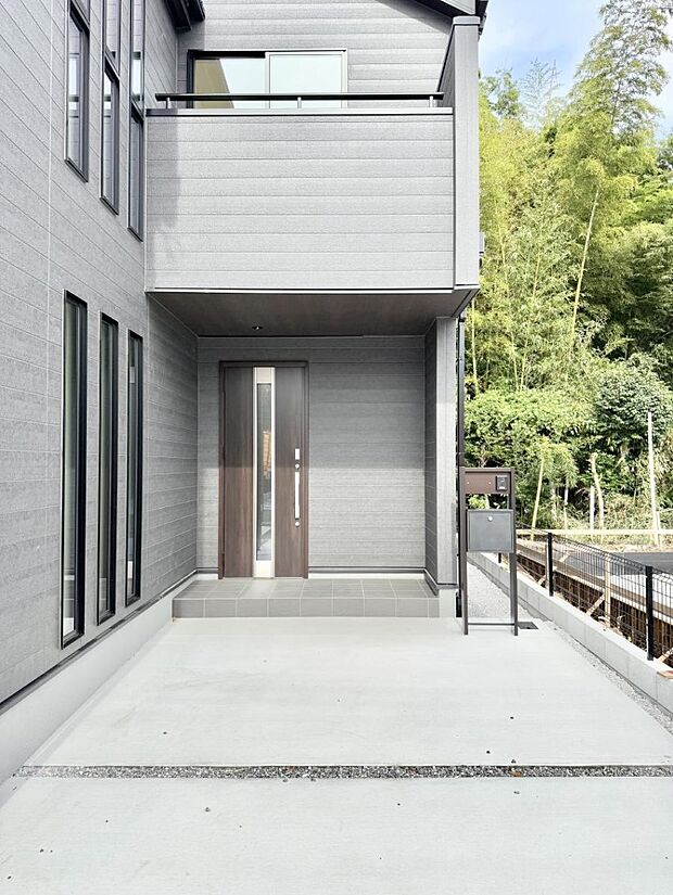 ■ 心地よい暮らしへとつながる、温かい玄関