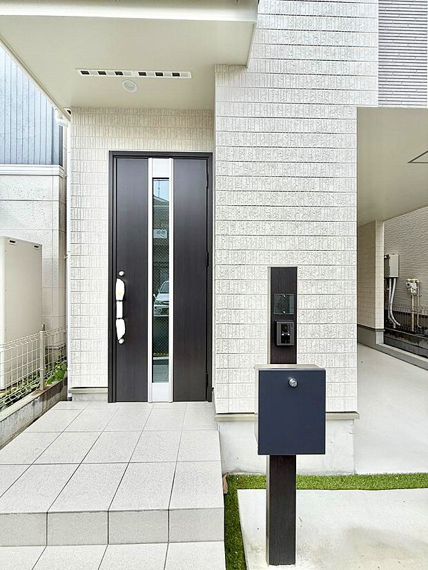 ■ 心地よい暮らしへとつながる、温かい玄関