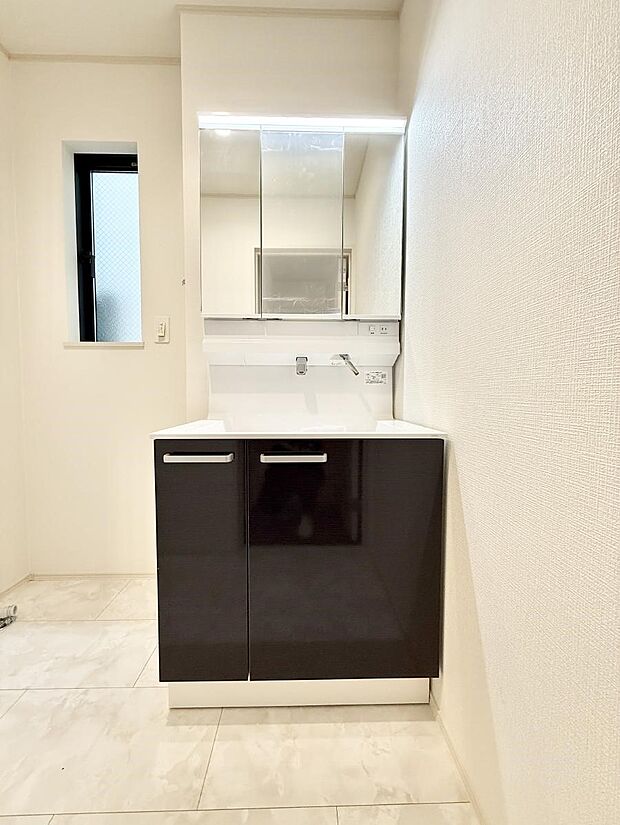 ■明るい洗面所は毎朝の歯磨きも楽しくできちゃいそうです♪