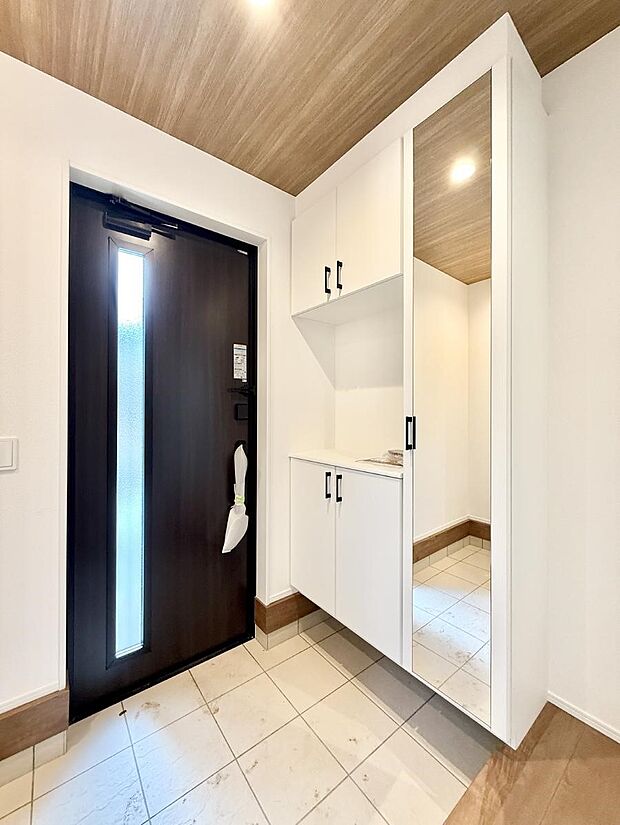 ■収納力の高いシューズボックス付！　玄関がキレイに片付きます！  